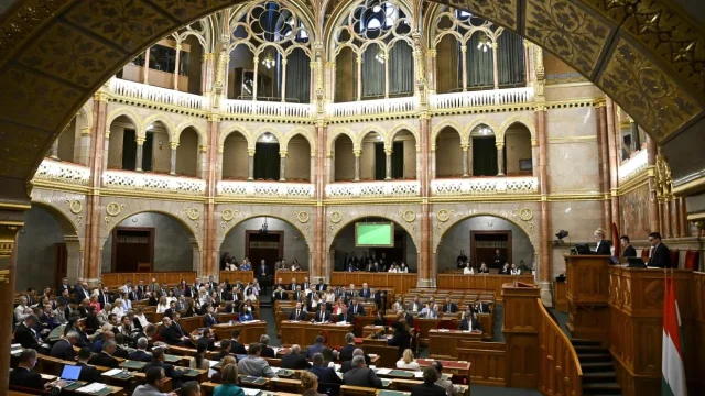Magyar Péter felszólalásával kezdődik az Országgyűlés kétnapos ülése