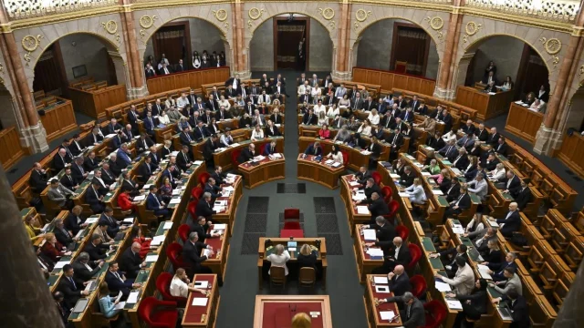 Magyar Péter felszólalásával kezdődik az Országgyűlés kétnapos ülése