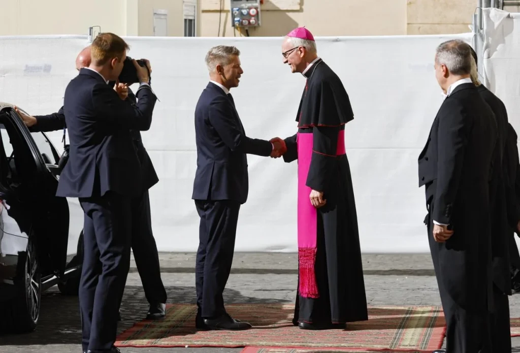 Magyar Péter miniszterelnök az apostoli palotákban tett látogatást