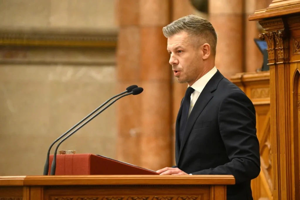A vádhatóság felelősségét és a képviselői visszaéléseket bírálta Magyar Péter az Országgyűlésben