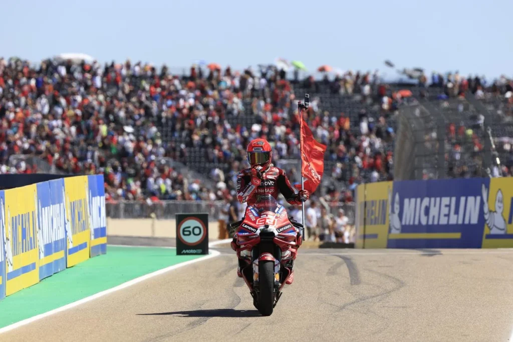 Marc Márquez nyert Misanóban és utolérte Martínt a MotoGP-ben