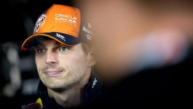 Max Verstappen száz gokartos ellenfelét győzte le Silverstone-ban