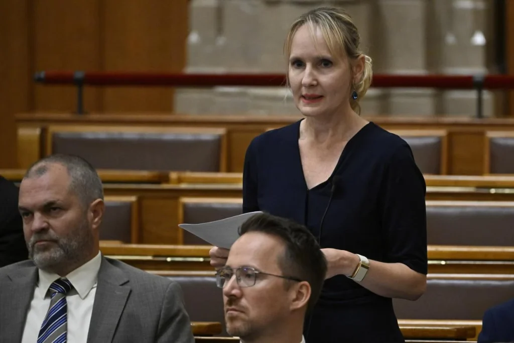 Médiatanács-tagokat választott és mentelmi jogokat függesztett fel a parlament