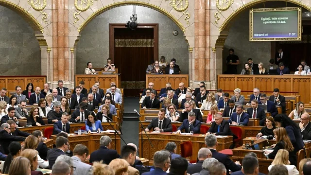 Mentelmi ügyek és költségvetési módosítás az Országgyűlésben