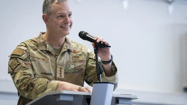 A NATO európai főparancsnoka szerint kudarcot vallanak a szövetség egységét gyengítő hibrid támadások