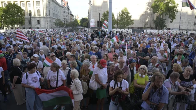 Ne féljetek! 2.0 címmel tartottak demonstrációt jobboldali civilek a Kossuth téren
