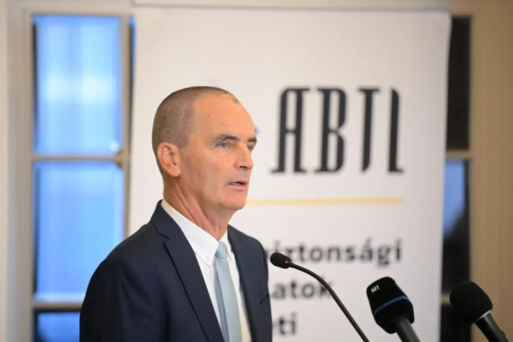 Novemberben válnak nyilvánossá az állambiztonsági ügynökakták