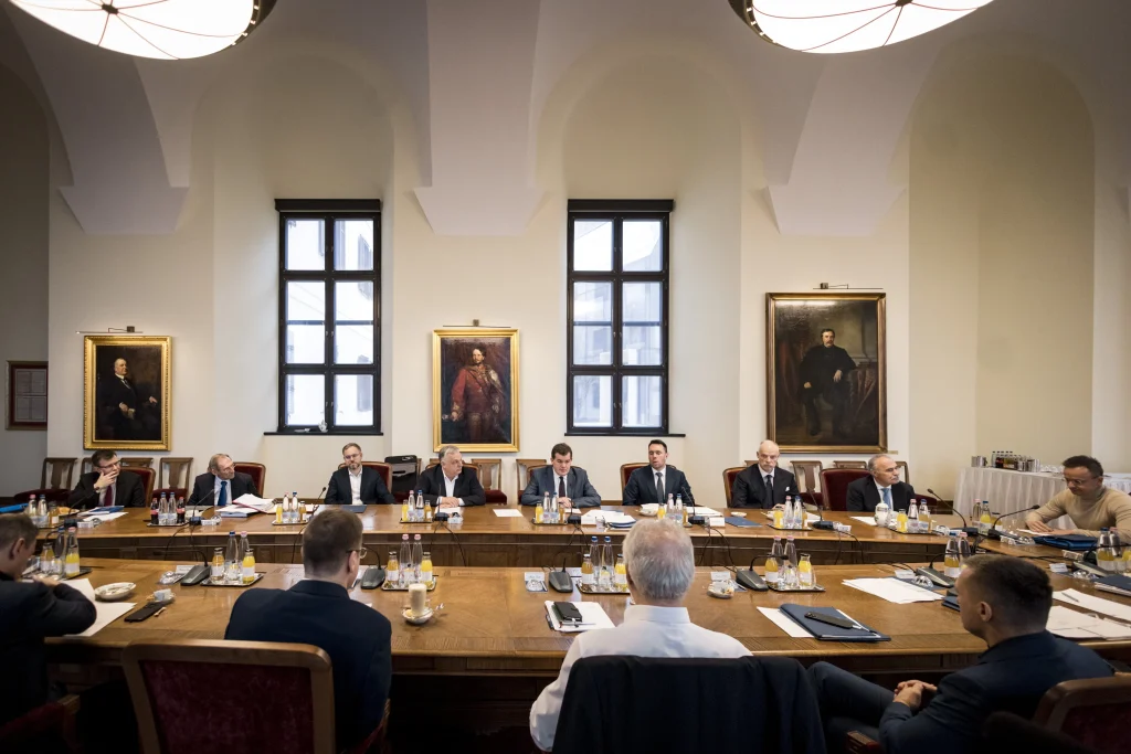 Nyilvánosságra hozták a 2010-es kormányülések összefoglalóit