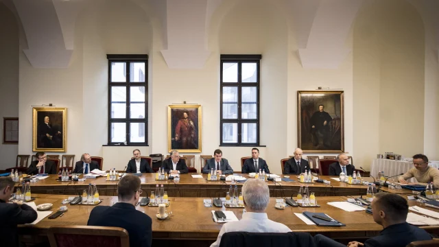 Nyilvánosságra hozták a 2010-es kormányülések összefoglalóit