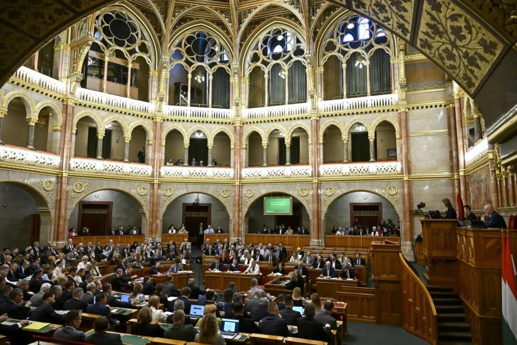 Országgyűlési döntések: kamarai tagság, javítóintézetek és fővárosi fejlesztések