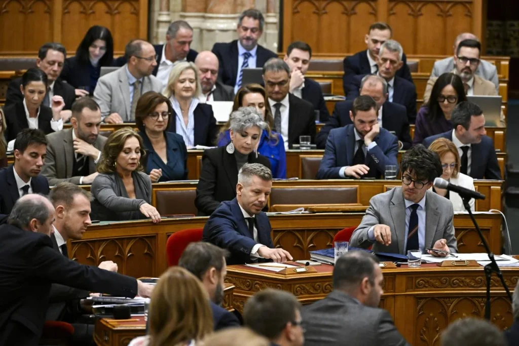 Országgyűlési döntések: kamarai tagság, javítóintézetek és fővárosi fejlesztések