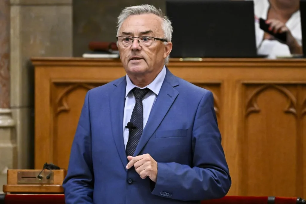 Parlamenti vita a 2026-os költségvetés módosításáról