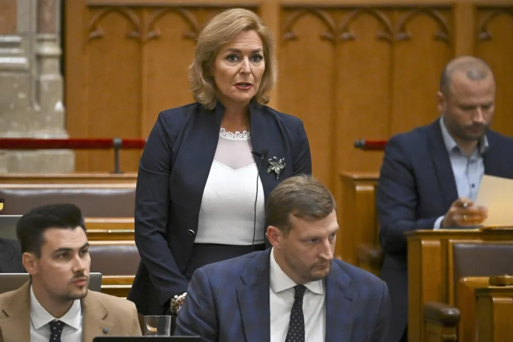 Parlamenti vita az üzemanyagárakról: több párt is a védett ár visszaállítását sürgeti