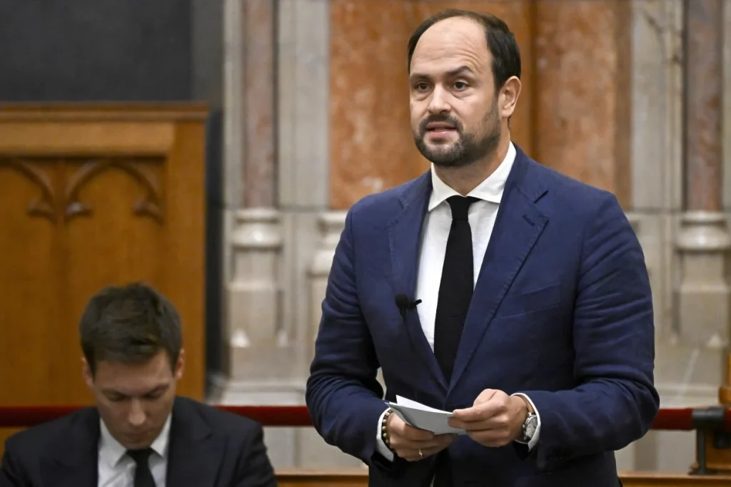 Parlamenti vita az üzemanyagárakról és a védett ár bevezetéséről