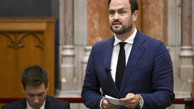 Parlamenti vita az üzemanyagárakról és a védett ár bevezetéséről