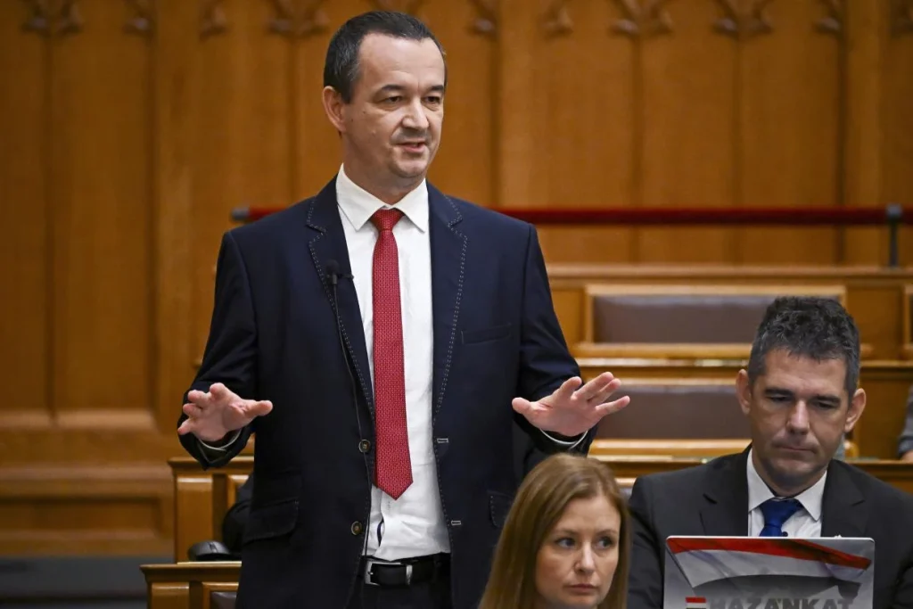 Parlamenti vita az üzemanyagárakról: több párt is a védett ár visszaállítását sürgeti