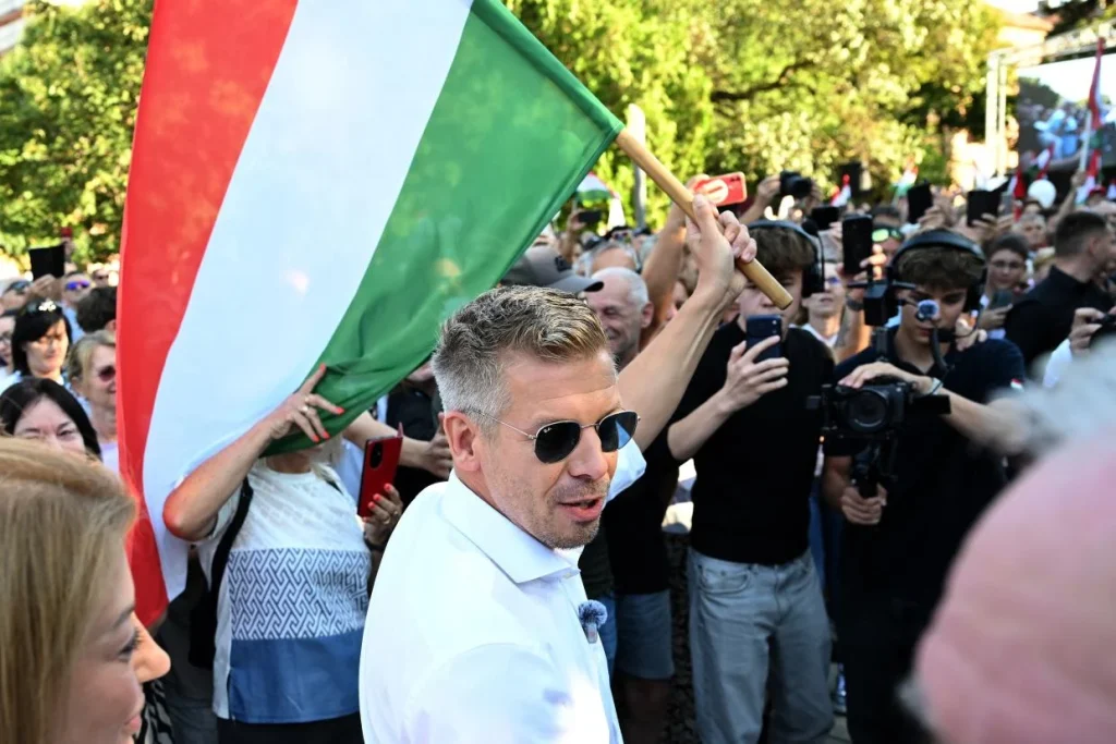 Pécsen tartott országjáró fórumot Magyar Péter, ahol a megyei struktúrák és az autópályák állami visszavétele is szóba került