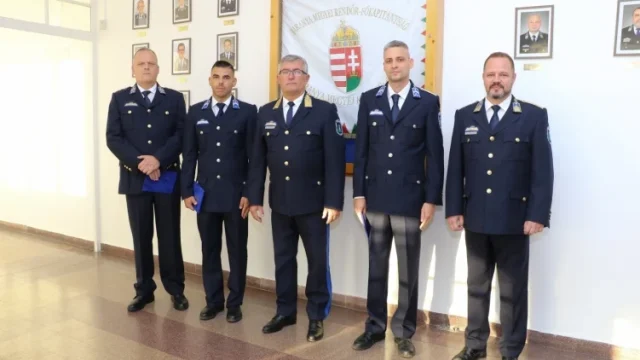 Dicséretben részesültek a pécsi rablási kísérlet elkövetőjét gyorsan elfogó rendőrök