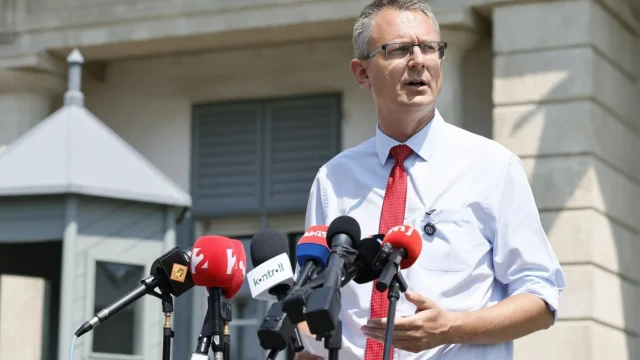 Rétvári Bence szerint Lannert Judit férje jelentős juttatást kapott egy egyetemi alapítványtól
