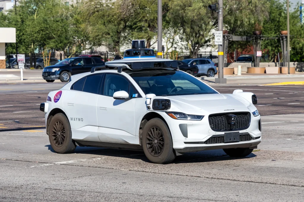 Robotaxik lepték el Las Vegas utcáit: megérkezett a Waymo szolgáltatása