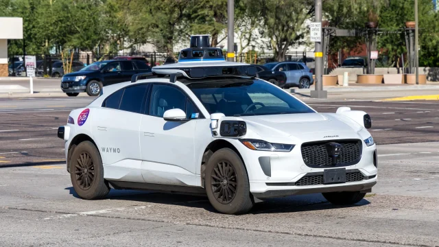 Robotaxik lepték el Las Vegas utcáit: megérkezett a Waymo szolgáltatása