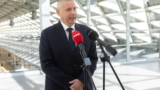 Hűtlen kezelés gyanúja miatt tesz feljelentést a honvédelmi miniszter egy korábbi tanácsadói szerződés miatt