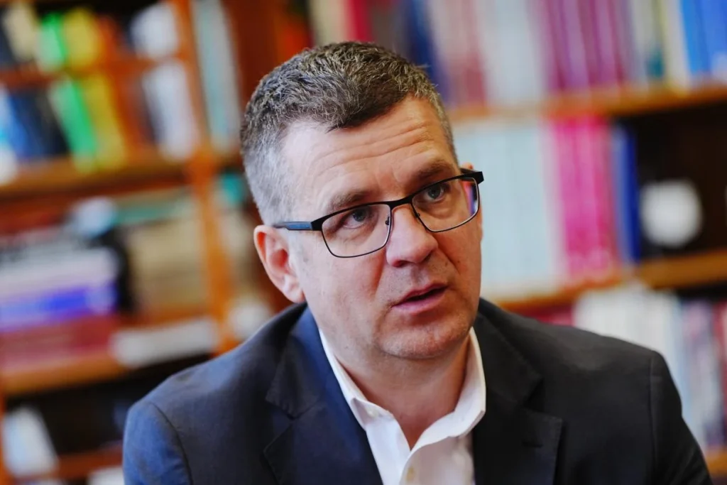 Felfüggesztette Seszták Miklós mentelmi jogát az Országgyűlés