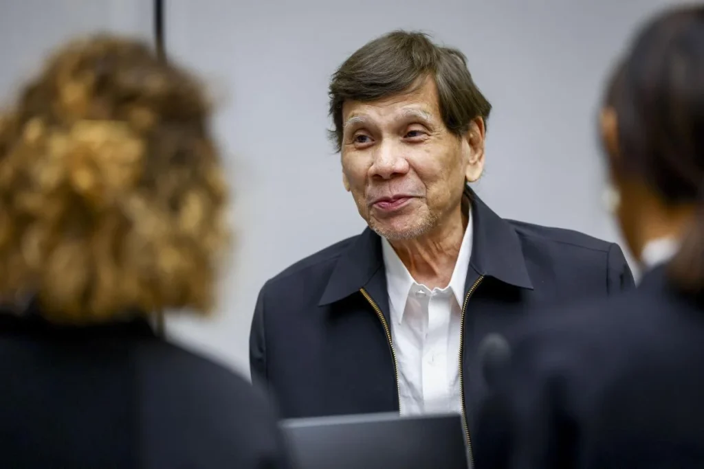 Személyesen jelent meg a Nemzetközi Büntetőbíróságon Rodrigo Duterte volt elnök
