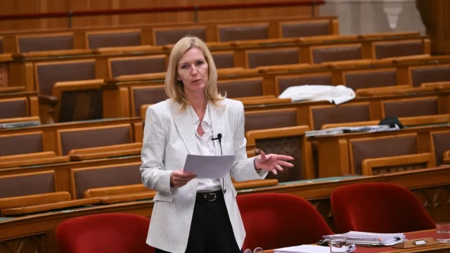 Szigorítaná a vagyonelkobzás szabályait és módosítaná az embercsempészekkel szembeni eljárást a kormány