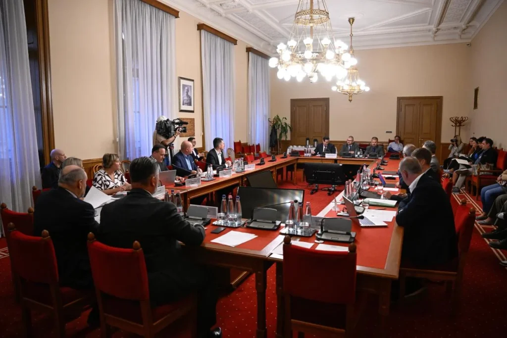 Teljes körű rehabilitációt és kártérítést követelnek a Covid-oltás megtagadása miatt elbocsátott katonák
