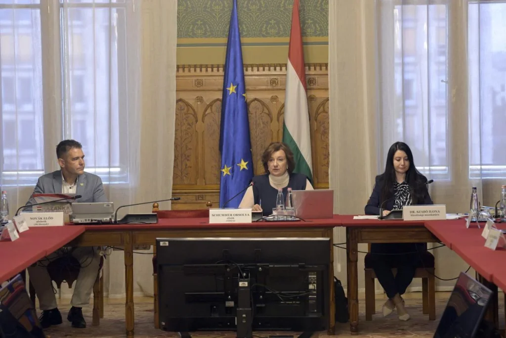 Tíz személyt hallgatna meg a kegyelmi botrány ügyében vizsgálódó parlamenti bizottság