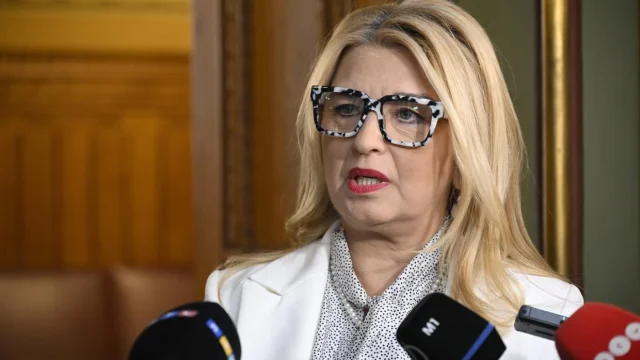 Szeptember 21-től háromhetes ülésezési rendet vezet be a parlament