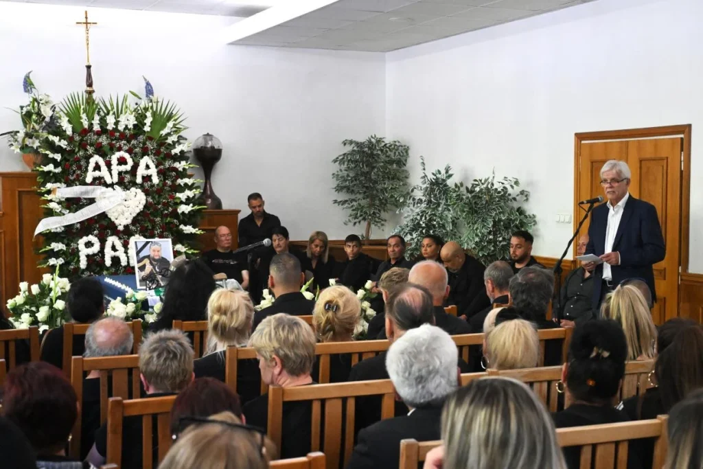 Végső búcsút vettek a kőbányai Új Köztemetőben Deák Bill Gyula bluesénekestől