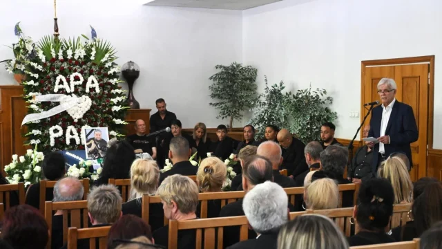 Végső búcsút vettek a kőbányai Új Köztemetőben Deák Bill Gyula bluesénekestől