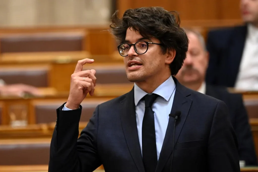 Vizsgálják a diplomata-útlevelek kiadását és a Külügyminisztérium korábbi utazási gyakorlatát