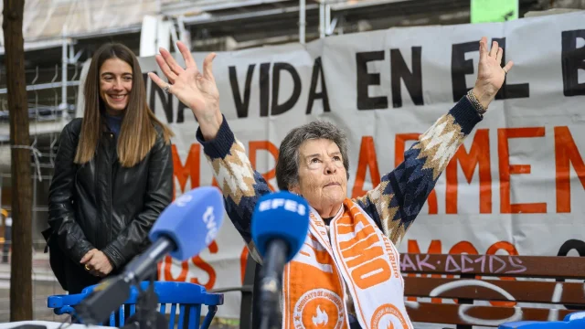 A spanyol lakhatási válság jelképévé vált 87 éves asszony visszaköltözhet madridi lakásába