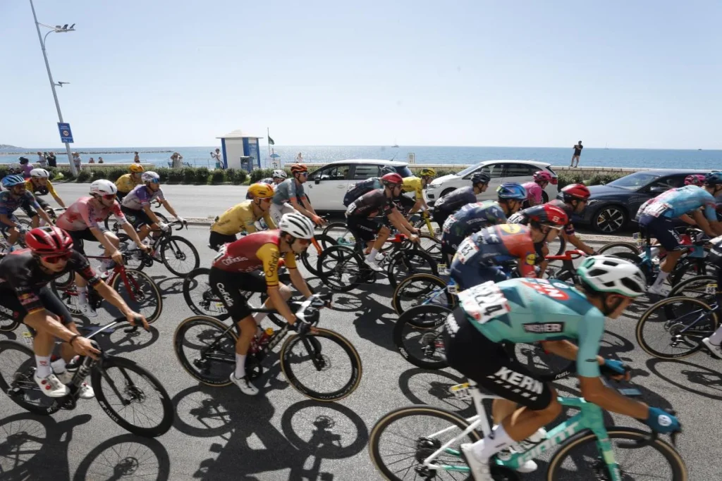 Vuelta a Espana: Eddie Dunbar nyerte a 19. szakaszt, Enric Mas őrzi az összetett vezetést