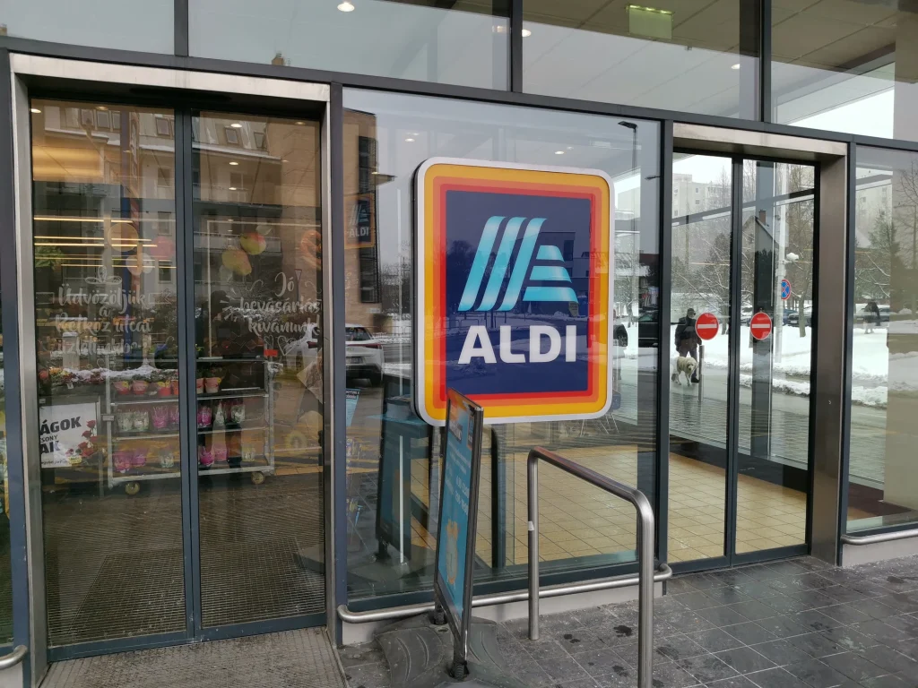 Megtévesztő reklámkampány miatt kapott 123 milliós GVH-bírságot az Aldi