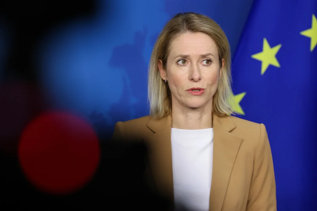 Több mint 1600 névvel bővítette az orosz hadiipart célzó szankciós listáját az Európai Unió
