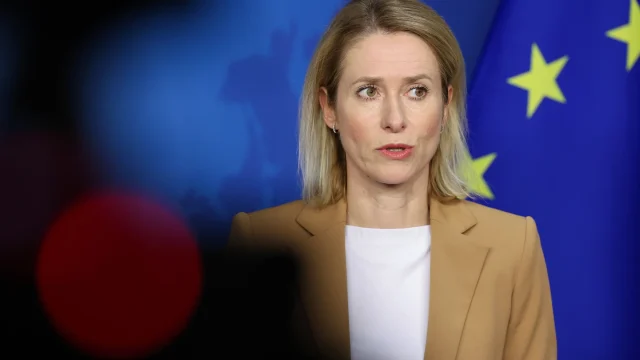 Több mint 1600 névvel bővítette az orosz hadiipart célzó szankciós listáját az Európai Unió