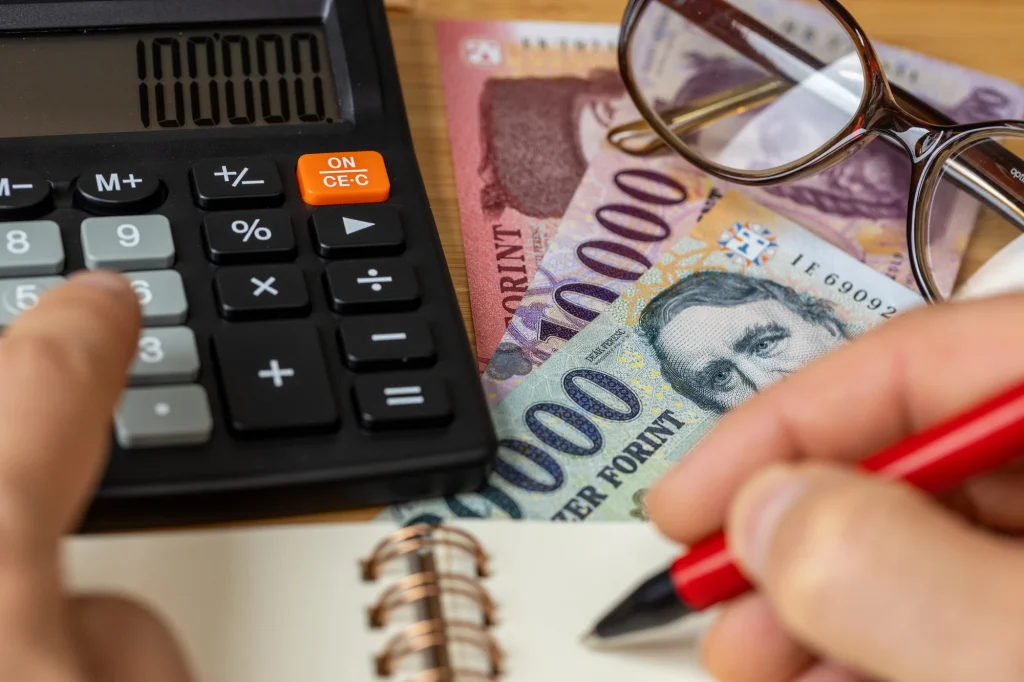 Költségvetés 2027: 6,3 százalékkal nőhetnek a nettó bérek, duplázódhat a családi pótlék