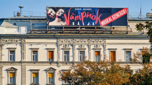 A Magyar Reklámszövetség szerint a szabályozási bizonytalanság veszélyezteti a közterületi reklámpiacot