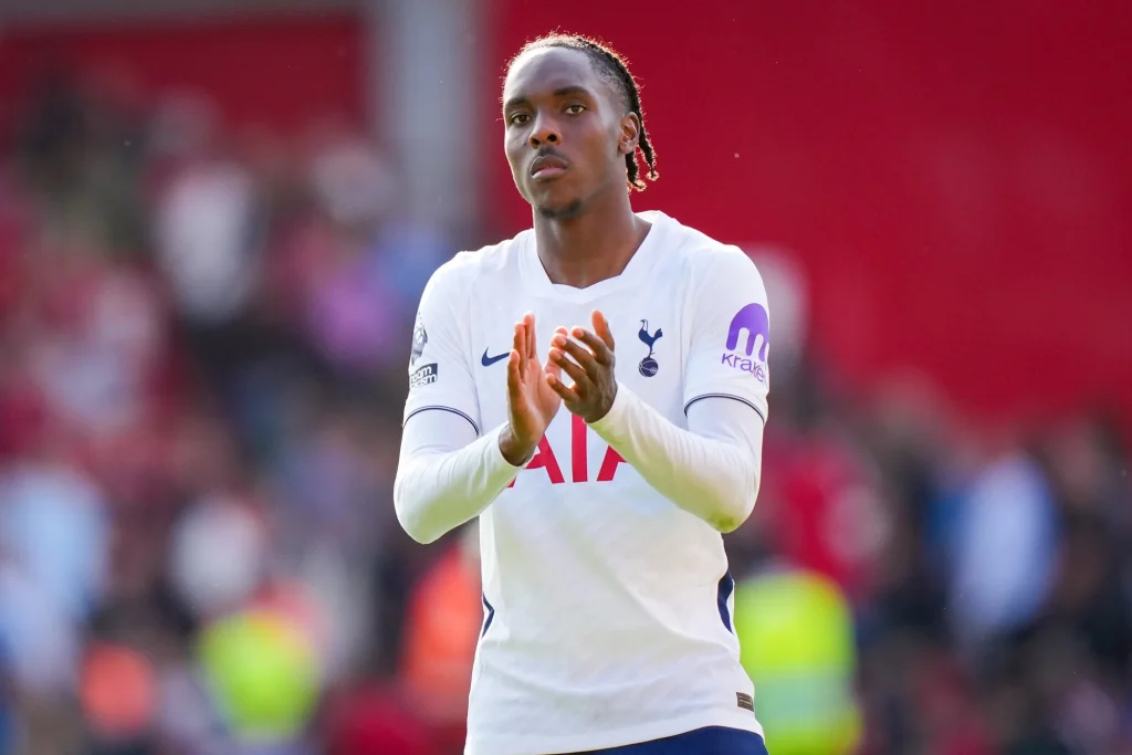 Kapushiba és kiállítás döntött: a Tottenham nyolc év után győzött a Chelsea otthonában