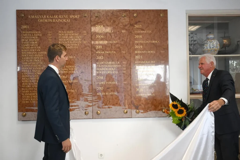 Adolf Balázs és Nyerges Attila neve is felkerült a kajak-kenu szövetség márványtáblájára