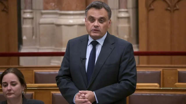 Az Alkotmánybírósághoz fordult az ombudsman a készpénzes fizetés ügyében