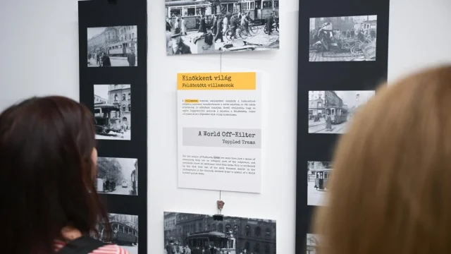 Amatőr fényképekből és visszaemlékezésekből nyílt 1956-os kiállítás az Országos Széchényi Könyvtárban