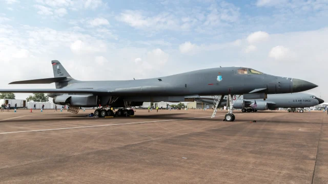 Kivonták az amerikai bombázókat a brit légibázisról a terrorgyanús eset után