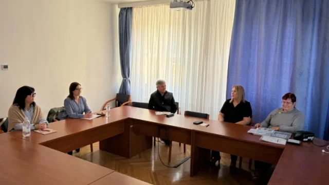 Októberben folytatódik a rendőrségi dolgozók intenzív angol nyelvtanfolyama a Tolna megyei főkapitányságon