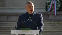 Ruszin-Szendi Romulusz honvédelmi miniszter a Fiumei úti sírkertben emlékezett meg az aradi vértanúkról