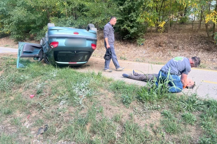 Balesetet szenvedett autósnak nyújtottak elsősegélyt a Készenléti Rendőrség légirendészei